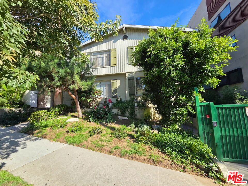 920 Westbourne Drive #7