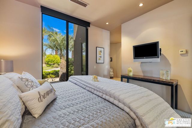 4 Paradise Cove Court, Rancho Mirage CA: https://media.crmls.org/mediaz/4db32b78-fbfd-450e-90f5-59ea6d6f8e15.jpg