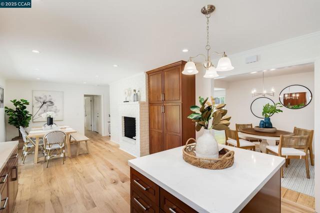 3402 Goyak Dr, Lafayette CA: https://media.crmls.org/mediaz/4db36bd4-de56-4718-a399-fca12af01418.jpg
