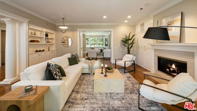 5404 Topeka Drive, Tarzana CA: https://media.crmls.org/mediaz/4db5050b-a159-4501-b133-f99d50e0bc83.jpg