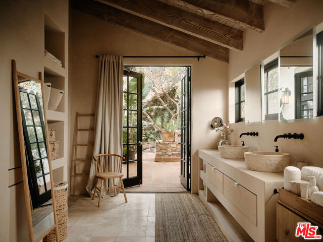2729 Nichols Canyon Road, Los Angeles CA: https://media.crmls.org/mediaz/4db50b51-527d-458f-beb6-64836534995f.jpg