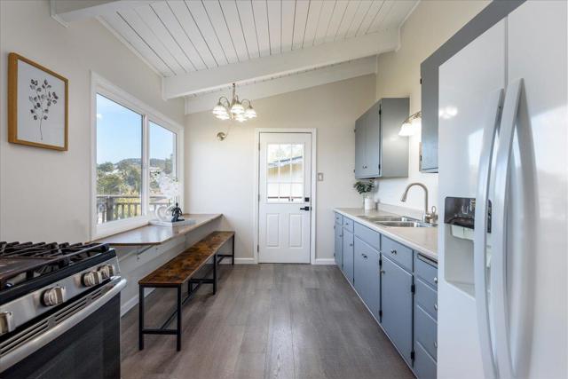815 Edgemar Avenue, Pacifica CA: https://media.crmls.org/mediaz/4db5250f-ef76-4a44-ac79-18cbdc47692e.jpg
