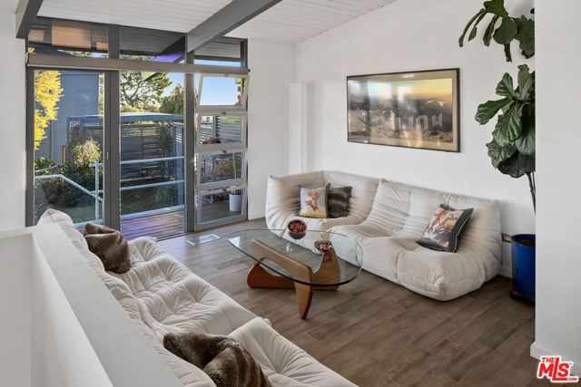 2690 Hollyridge Drive, Los Angeles CA: https://media.crmls.org/mediaz/4db565c4-1838-4878-b62e-e0e258cfecd5.jpg