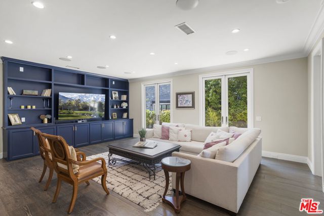 15515 Collina Strada, Los Angeles CA: https://media.crmls.org/mediaz/4db61d4a-0a12-4259-8a21-c965bc0bfee4.jpg
