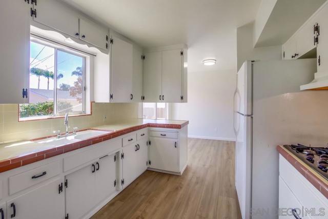 349 G Avenue, Coronado CA: https://media.crmls.org/mediaz/4db62e8d-4ff4-4702-9861-01efdeb6bcd0.jpg