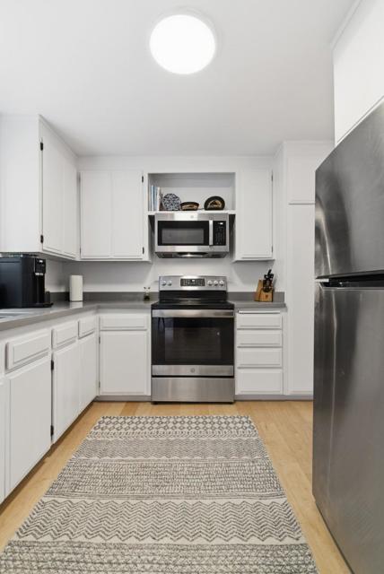 2343 Arrowhead Drive, Oakland CA: https://media.crmls.org/mediaz/4db6631d-4980-4c1e-bd4d-838a7cbd547e.jpg