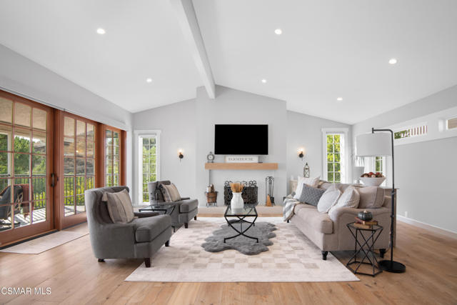 28329 Foothill Drive, Agoura Hills CA: https://media.crmls.org/mediaz/4db67437-6143-4da3-b8d6-42aa65e616a8.jpg