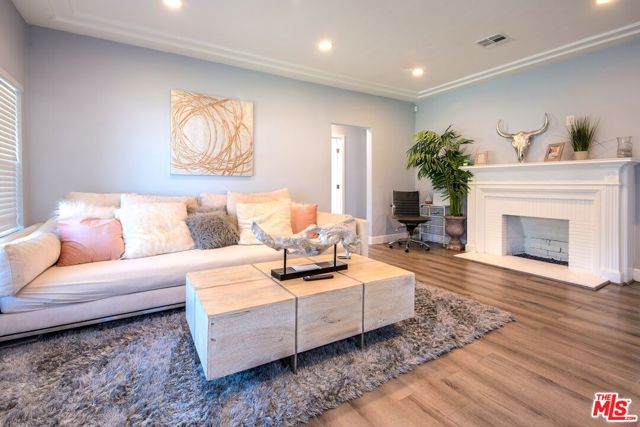 9001 S 5TH Avenue, Inglewood CA: https://media.crmls.org/mediaz/4db6b752-41af-4f0a-9e83-ff664e9ce64f.jpg