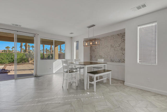 43820 Cape Cod Court, Indio CA: https://media.crmls.org/mediaz/4db6c4a0-bc87-415a-b584-88cd7f32c7f9.jpg