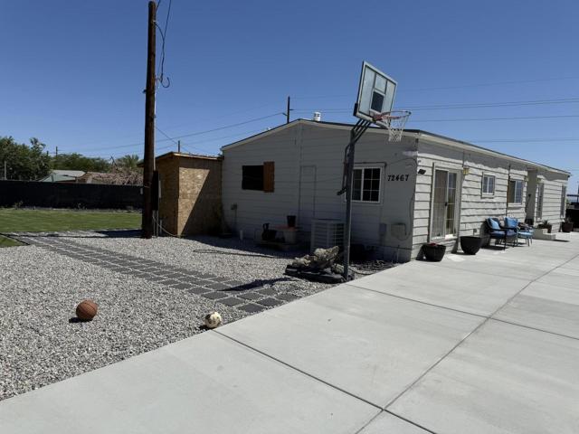 72466 Club View Dr., Mecca CA: https://media.crmls.org/mediaz/4db74b07-3855-4f81-9d79-1fdd4b666302.jpg