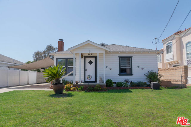 1633 Hickory Avenue, Torrance CA: https://media.crmls.org/mediaz/4db79401-3ecd-49ee-b159-b59a769dd8d6.jpg