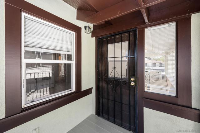 2445 47 A Street, San Diego CA: https://media.crmls.org/mediaz/4db7a691-50c5-4635-baa4-8552747757e9.jpg