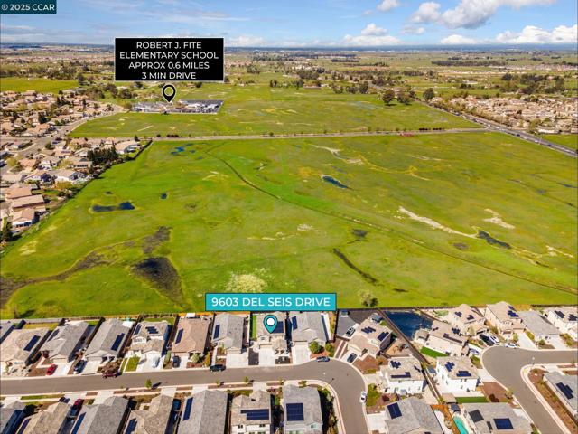 9603 Del Seis Dr, Sacramento CA: https://media.crmls.org/mediaz/4db8efdb-0597-44d0-a016-8aa80b2f26d6.jpg