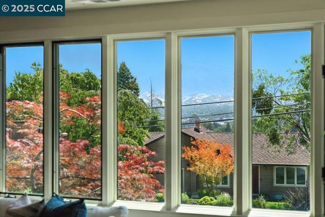 1341 Juanita Dr, Lafayette CA: https://media.crmls.org/mediaz/4db90813-c143-40be-9c13-f2de347a3421.jpg