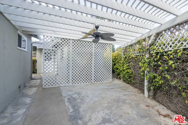 5332 Goodland Avenue, Valley Village CA: https://media.crmls.org/mediaz/4db940cb-fa65-4b68-9f3a-8ca850ac52fe.jpg