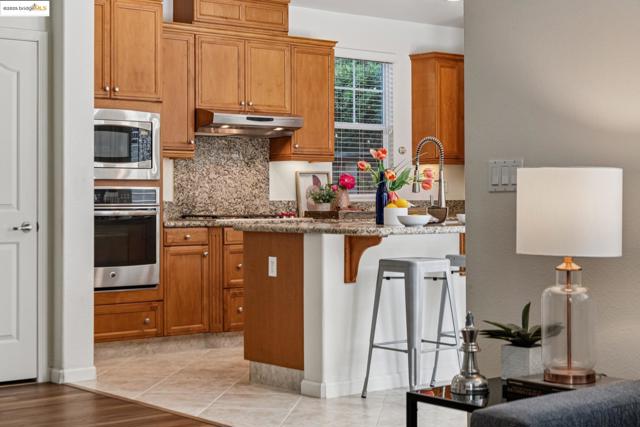 1027 Azuar Drive, Vallejo CA: https://media.crmls.org/mediaz/4db96794-341c-4145-be06-33c0340f885a.jpg