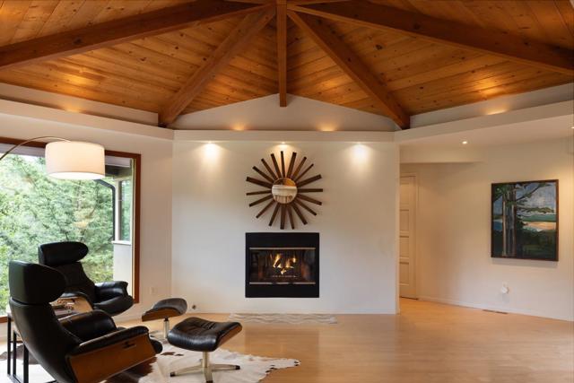 25275 Arriba Del Mundo, Carmel CA: https://media.crmls.org/mediaz/4dba1445-4afb-4edf-b825-9aa98faf7384.jpg
