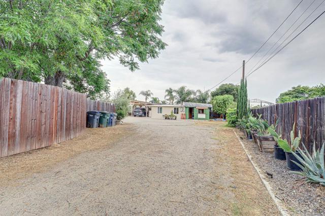123 N Hayden Dr, Escondido CA: https://media.crmls.org/mediaz/4dba18a9-da1e-417f-aad3-79d4c2af9e93.jpg
