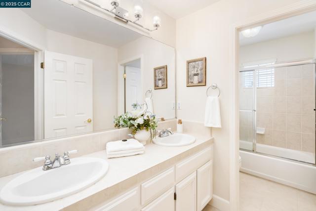 9356 Mediar Dr, San Ramon CA: https://media.crmls.org/mediaz/4dba6160-5ed1-41c3-bd66-bd7363f4a8d2.jpg
