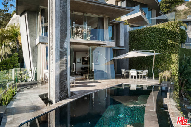 1742 Viewmont Drive, Los Angeles CA: https://media.crmls.org/mediaz/4dba63f7-58f5-4be5-9fe9-c89a636d5943.jpg