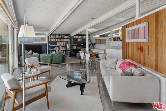 12400 Deerbrook Lane, Los Angeles CA: https://media.crmls.org/mediaz/4dba9e5a-785c-4502-8f8e-0567fb54696b.jpg