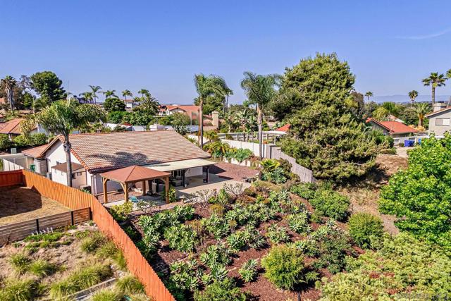5241 Alamosa Park Dr, Oceanside CA: https://media.crmls.org/mediaz/4dbaf421-7f19-4d62-a7f7-65a85ea7ac43.jpg