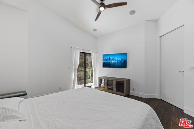 31830 Lobo Canyon, Agoura Hills CA: https://media.crmls.org/mediaz/4dbb0056-982a-4b11-a762-8fad300a043e.jpg