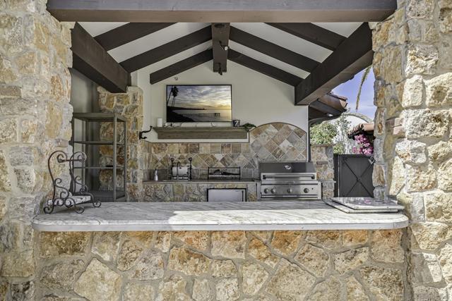 15823 The River Trail, Rancho Santa Fe CA: https://media.crmls.org/mediaz/4dbbcefa-e6bb-4bd8-af3b-bd02ba32aecd.jpg