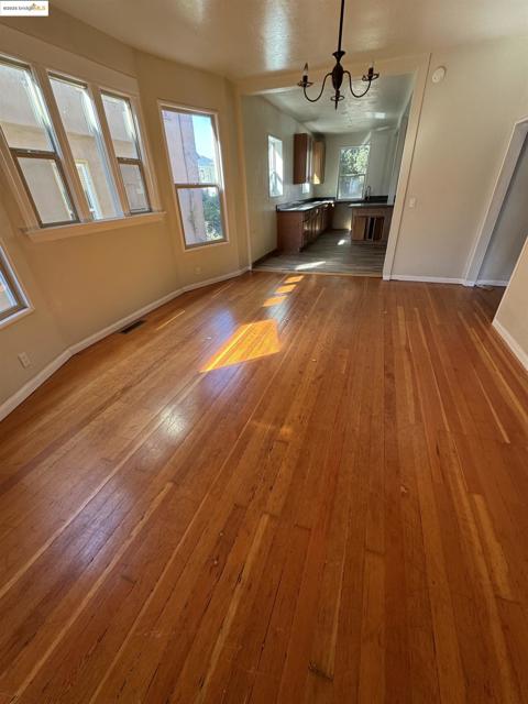 1525 Adeline St, Oakland CA: https://media.crmls.org/mediaz/4dbcb79a-9236-4cf4-8294-7d0e59ebc4a8.jpg