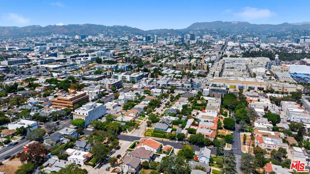 588 N Gower Street, Los Angeles CA: https://media.crmls.org/mediaz/4dbcbfca-03ca-475a-a70c-938b7fc689f0.jpg