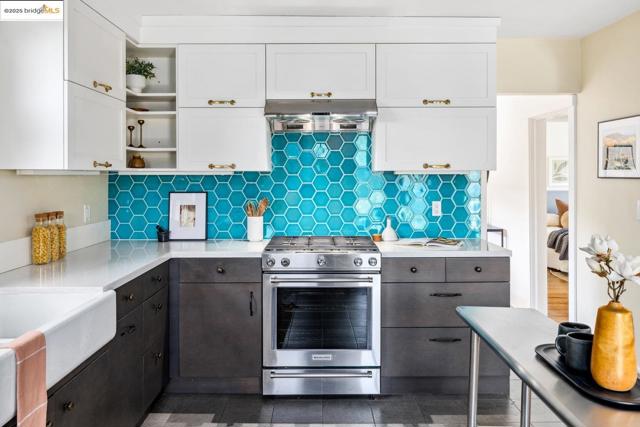 1334 Derby St, Berkeley CA: https://media.crmls.org/mediaz/4dbd01fd-f71d-43c8-a5ae-89e65fd1ca0e.jpg