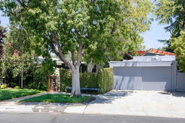 3865 Mumford Place, Palo Alto CA: https://media.crmls.org/mediaz/4dbd55e1-fa00-4ba5-b805-5f2bde7edaf6.jpg