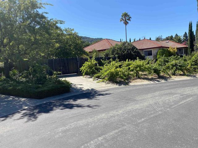 11 Foothill Lane, Pleasanton CA: https://media.crmls.org/mediaz/4dbd733d-ec4b-4e91-a4bf-7e5a05a19319.jpg