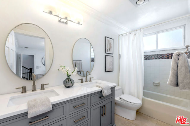 2407 Bayview Drive, Manhattan Beach CA: https://media.crmls.org/mediaz/4dbdaafa-ae3d-44fb-b1dd-aa3196f80efa.jpg