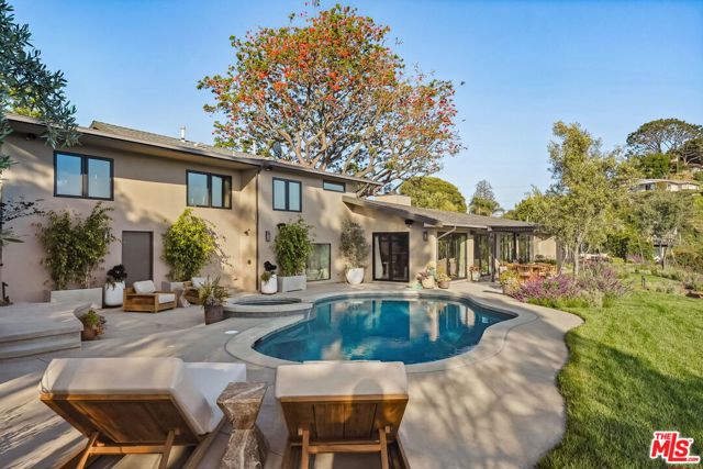 7840 Torreyson Drive, Los Angeles CA: https://media.crmls.org/mediaz/4dbdcd21-08e2-42df-a6e3-edeb6ebcf880.jpg