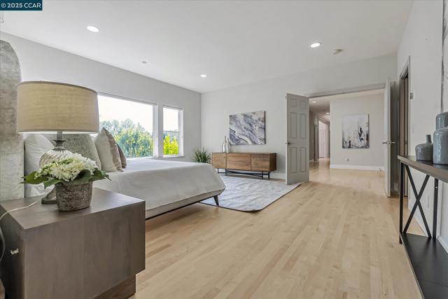 4 Berrybrook Hollow, Orinda CA: https://media.crmls.org/mediaz/4dbe63d3-537f-4201-b9cf-b9a4f97b046f.jpg