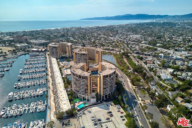 4337 Marina City Drive, Marina del Rey CA: https://media.crmls.org/mediaz/4dbe7c2c-95dd-4c32-9125-f813acb0280b.jpg