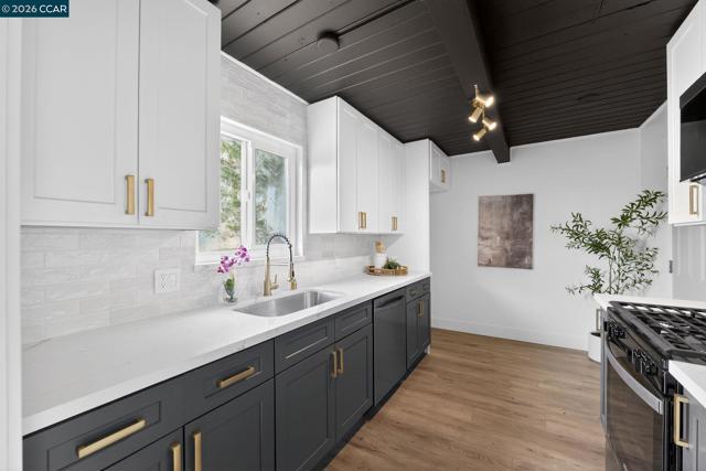 1838 Overhill Rd, Concord CA: https://media.crmls.org/mediaz/4dbea890-c07c-485b-a146-fc7f0af18718.jpg