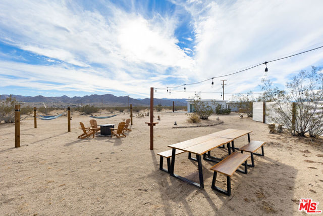 5737 Mojave Ranch Road, Joshua Tree CA: https://media.crmls.org/mediaz/4dbee1bb-1904-49ce-8833-880a372d915b.jpg