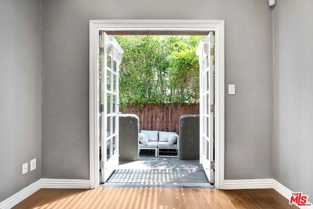 855 N Sweetzer Avenue, West Hollywood CA: https://media.crmls.org/mediaz/4dbf8faf-a0ea-4659-97b6-9ba11f73254a.jpg