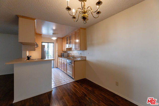 5330 Zelzah Avenue, Encino CA: https://media.crmls.org/mediaz/4dbfd528-9a33-4635-9878-92bddeaf8f0c.jpg