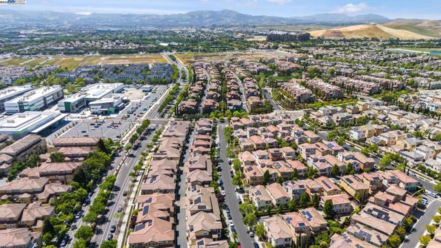 3340 Giovanni Way, Dublin CA: https://media.crmls.org/mediaz/4dbff9a8-bac0-43a5-b8a3-c79fdef3581b.jpg