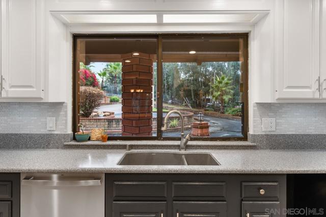 11580 Manzanita Rd, Lakeside CA: https://media.crmls.org/mediaz/4dc012ab-031f-41f7-a94f-3f9dc0e315a1.jpg
