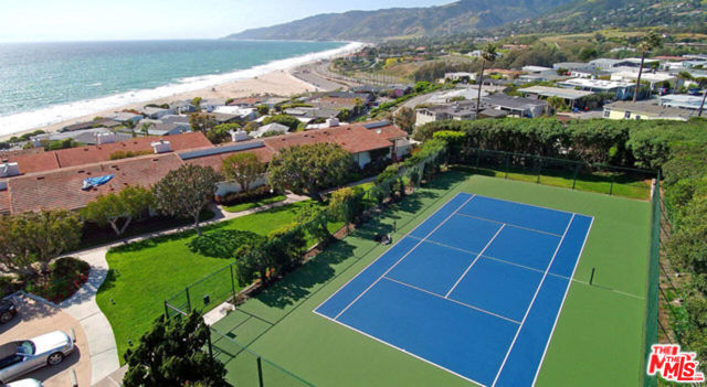 6789 Shearwater Lane, Malibu CA: https://media.crmls.org/mediaz/4dc05590-0d99-429b-8e6b-26b24d9411b7.jpg