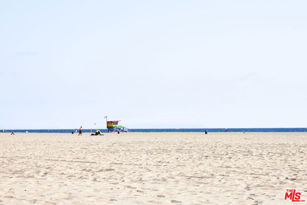 https://media.crmls.org/mediaz/4dc08c6e-b872-48c7-aea0-b1955d225b90.jpg?preset=X-Large