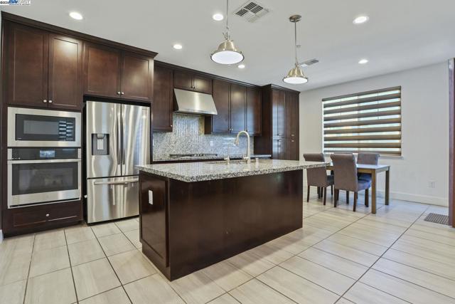 1205 S Ross Ct, Mountain House CA: https://media.crmls.org/mediaz/4dc0efed-50b2-4ee6-8e3a-2cd35de90108.jpg