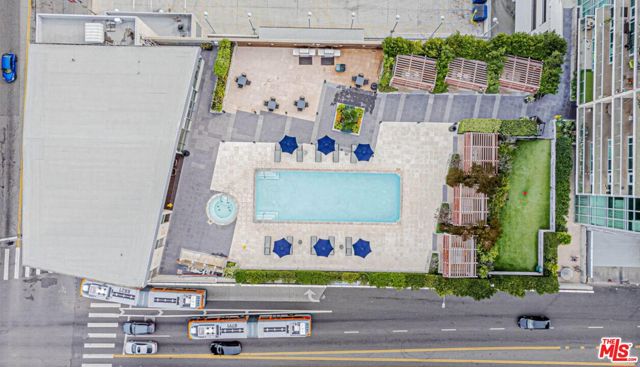 3785 Wilshire Boulevard, Los Angeles CA: https://media.crmls.org/mediaz/4dc0ff9b-abd2-4b55-8dfb-b548d74390e4.jpg