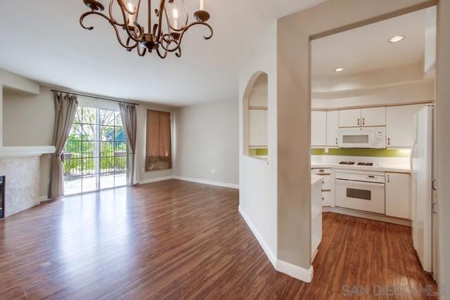 12079 Tivoli Park Row, San Diego CA: https://media.crmls.org/mediaz/4dc1fb4a-74f0-4afa-83a9-a2b5de3db562.jpg