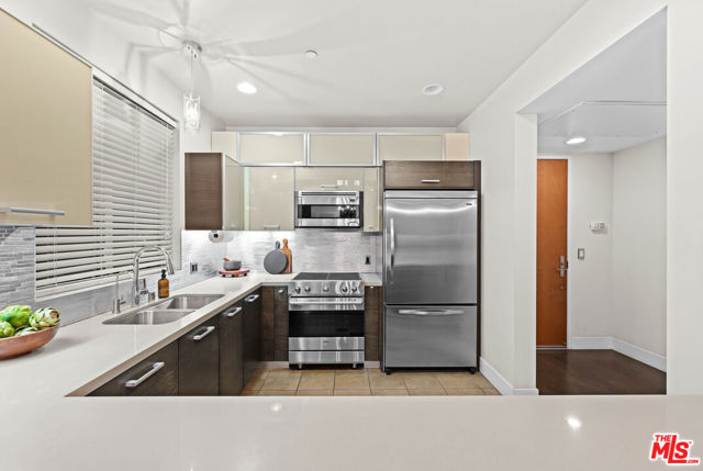 1411 N Detroit Street, Los Angeles CA: https://media.crmls.org/mediaz/4dc25186-682f-474d-bd33-bea585a79451.jpg