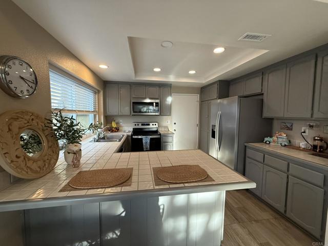 Detail Gallery Image 13 of 27 For 3439 Lakewood St, Carlsbad,  CA 92010 - 3 Beds | 2 Baths